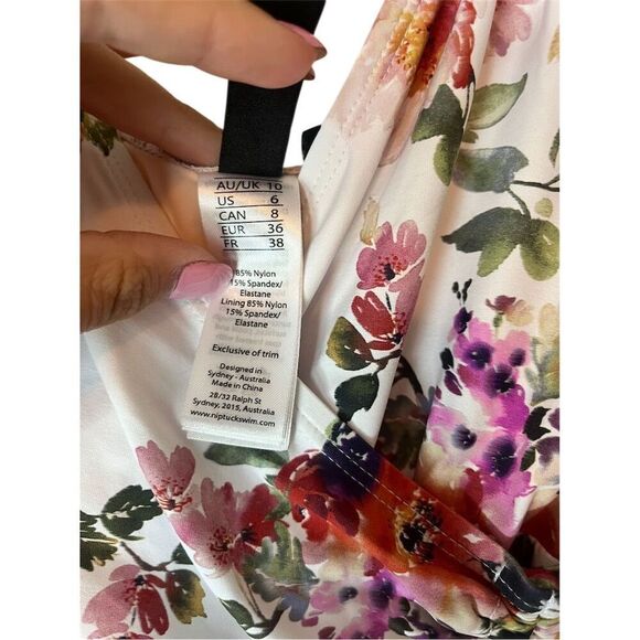 NWT Nip Tuck Women's Floral One Piece Swimsuit Size 6 Slimming Fit - Picture 8 of 10